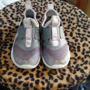 Toddlers sz 7 Nike shoes